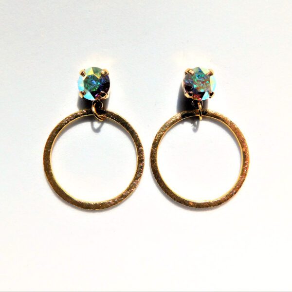 A pair of earrings with a circle and a stone.