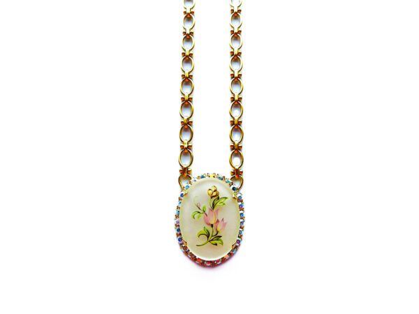 Elegant pendant necklace with floral design.